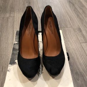 Elizabeth and James Mason Ponnyhair heels